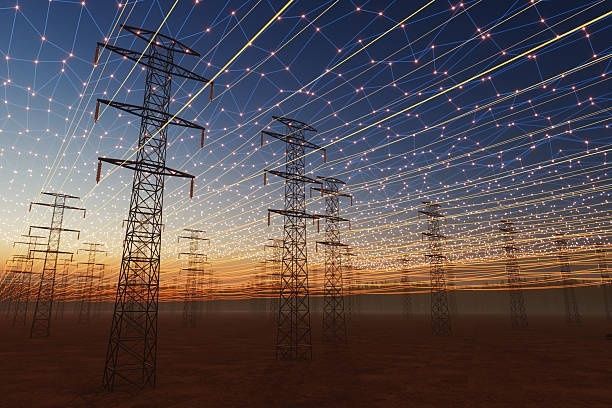 Hoogspanningsmasten in een digitaal netwerklandschap bij zonsondergang